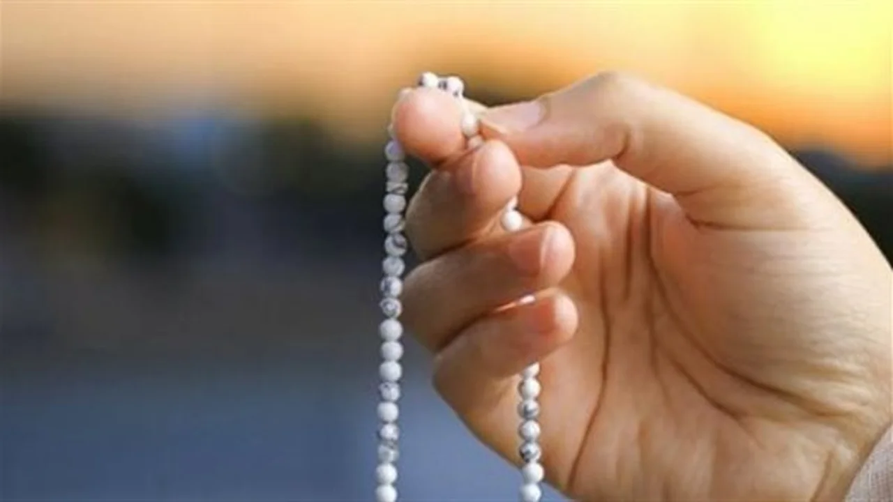 أذكار الصباح.. جدول الأوراد النبوية الثابتة من الفجر حتى شروق الشمس